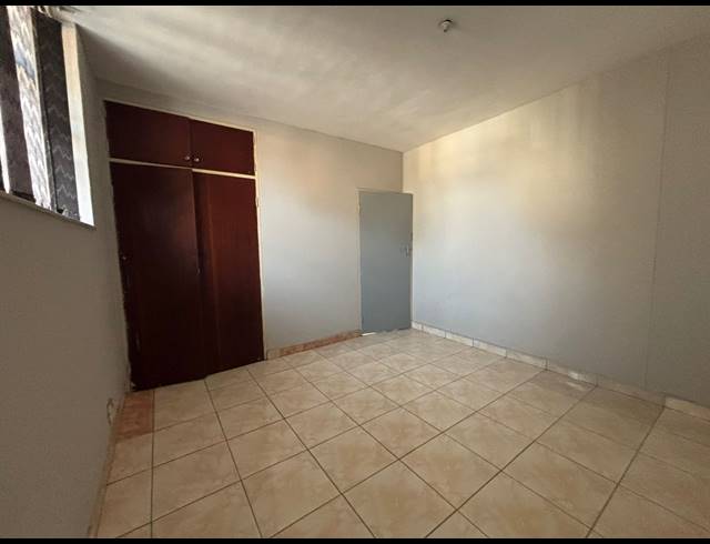 3 BEDROOM FLAT FOR SALE IN VEREENIGING CENTRAL